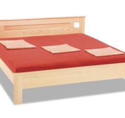Dřevěná postel Hedvika