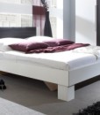 Bílá manželská postel s nočními stolky Veria boc