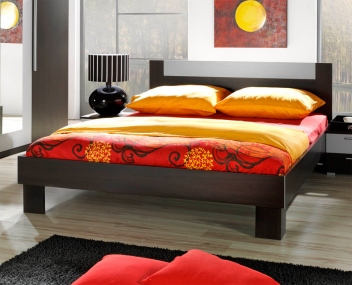 Moderní manželská postel s nočními stolky Veria we